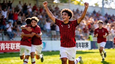 AC米兰青训小将卡马尔达在青年联赛中进球庆祝